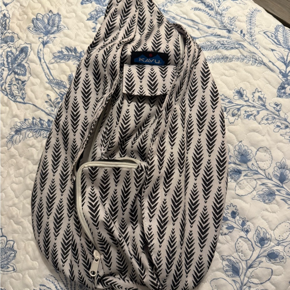 Kavu Chevron Black and White Sling Bag